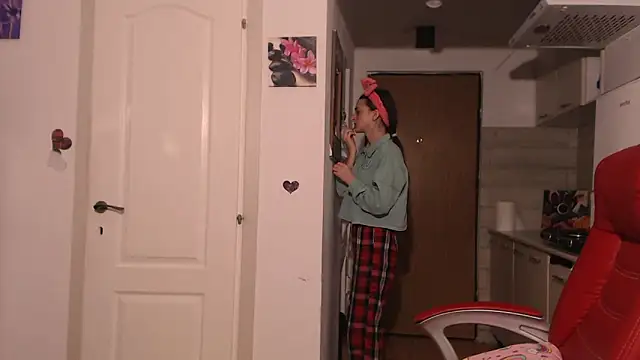 Snapshot of simyhvn chatting on 04.08.26 simyhvn online show from 04.08.26