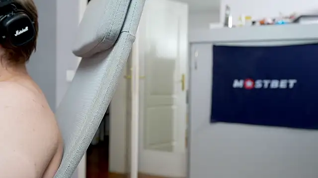 foxeslovefoxes online show from 12.13.24