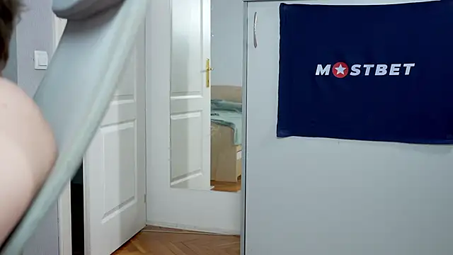 foxeslovefoxes online show from 01.06.25