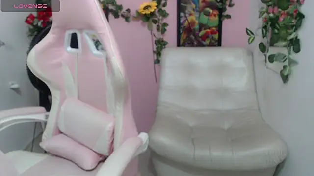 Snapshot of stepmother_105 chatting on 03.19.26 stepmother 105 online show from 03.19.26