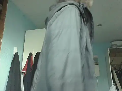 Snapshot of SexyRach75 chatting on 10.13.25 SexyRach75 online show from 10.13.25