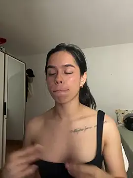 Snapshot of xlovelygirlx chatting on 01.11.25 xlovelygirlx online show from 01.11.25