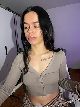 Snapshot of xlovelygirlx chatting on 02.15.25 xlovelygirlx online show from 02.15.25