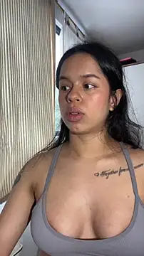 Snapshot of xlovelygirlx chatting on 10.10.25 xlovelygirlx online show from 10.10.25