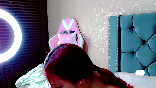 Snapshot of Imannejulienne chatting on 01.14.25 Imannejulienne online show from 01.14.25