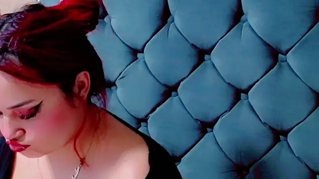 Snapshot of Imannejulienne chatting on 09.14.25 Imannejulienne online show from 09.14.25