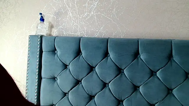 Snapshot of Imannejulienne chatting on 11.06.25 Imannejulienne online show from 11.06.25