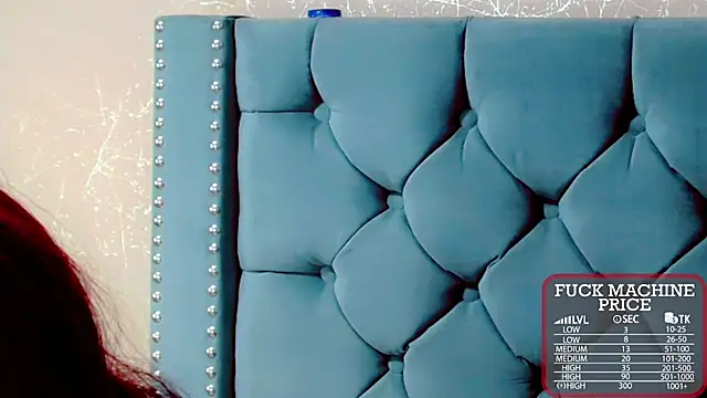 Snapshot of Imannejulienne chatting on 12.18.25 Imannejulienne online show from 12.18.25