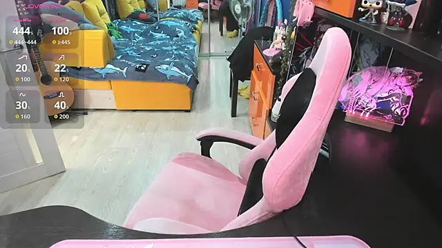 Softie Sofy online show from 10.15.25