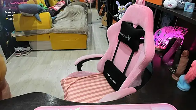 Softie Sofy online show from 04.11.26