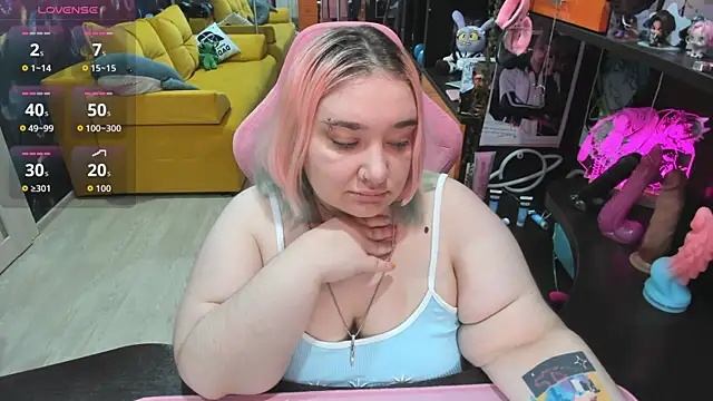Snapshot of Softie_Sofy chatting on 06.06.26 Softie Sofy online show from 06.06.26