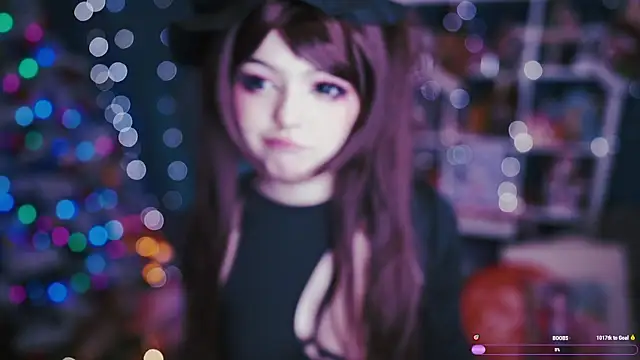 Snapshot of MadnessAlison chatting on 12.03.25 MadnessAlison online show from 12.03.25