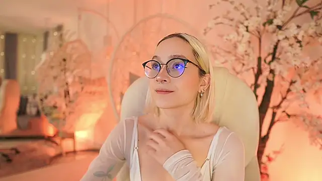 Snapshot of DalahiaRush chatting on 02.08.25 DalahiaRush online show from 02.08.25