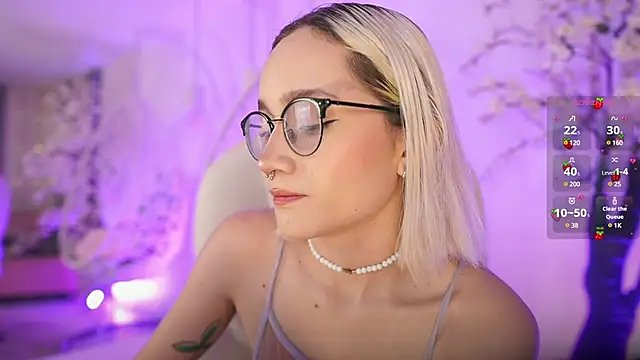 Snapshot of DalahiaRush chatting on 03.10.25 DalahiaRush online show from 03.10.25