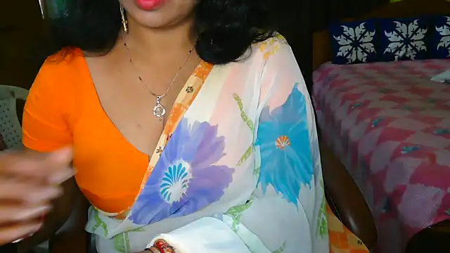 Snapshot of Anushka_21 chatting on 12.24.24 Anushka 21 online show from 12.24.24