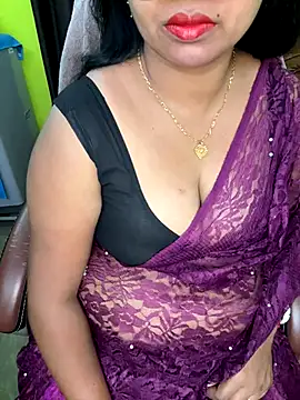 Snapshot of Anushka_21 chatting on 11.07.25 Anushka 21 online show from 11.07.25