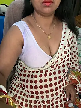 Snapshot of Anushka_21 chatting on 11.12.25 Anushka 21 online show from 11.12.25