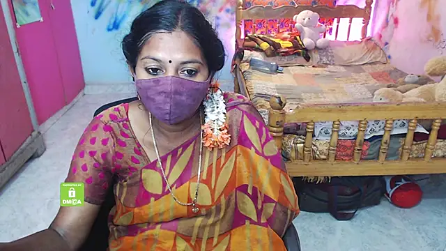 Snapshot of Novapol chatting on 11.27.25 Novapol online show from 11.27.25