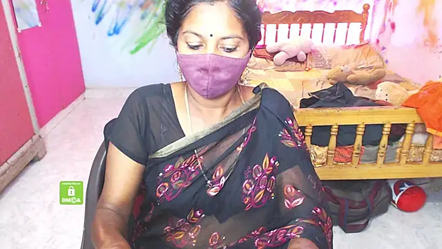 Snapshot of Novapol chatting on 11.29.25 Novapol online show from 11.29.25