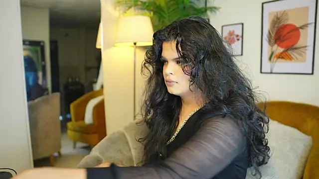 Snapshot of artechloe chatting on 02.19.25 artechloe online show from 02.19.25