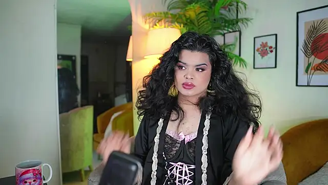 Snapshot of artechloe chatting on 02.21.25 artechloe online show from 02.21.25