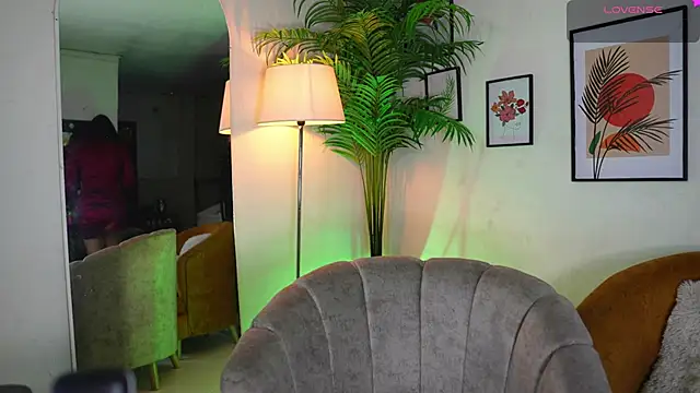 Snapshot of artechloe chatting on 02.27.25 artechloe online show from 02.27.25