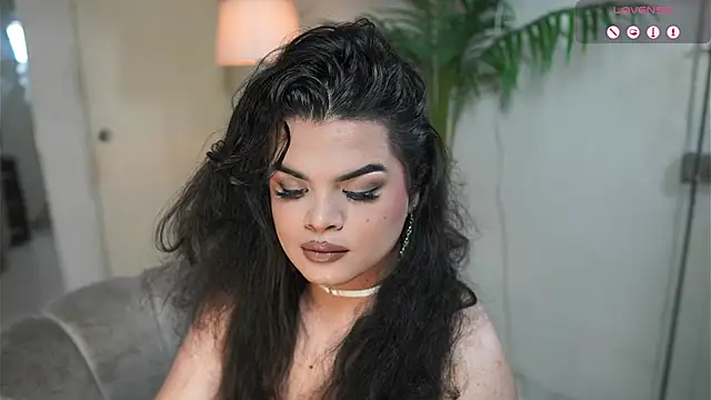 Snapshot of artechloe chatting on 09.24.25 artechloe online show from 09.24.25