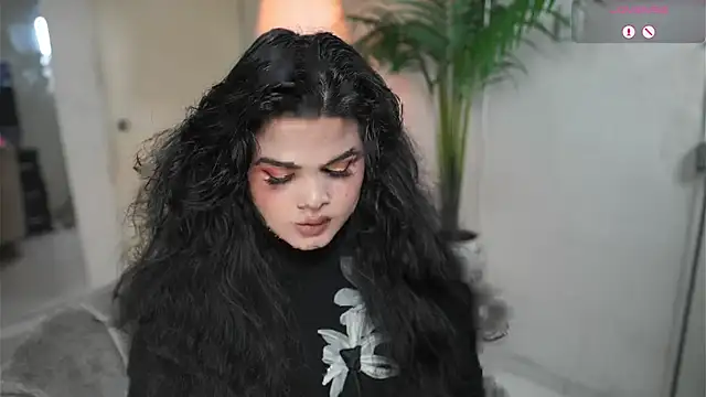 Snapshot of artechloe chatting on 09.25.25 artechloe online show from 09.25.25