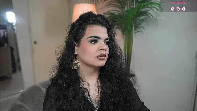 Snapshot of artechloe chatting on 09.28.25 artechloe online show from 09.28.25