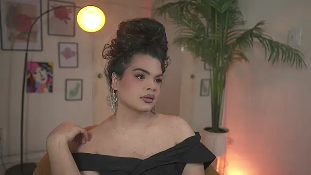 Snapshot of artechloe chatting on 11.25.25 artechloe online show from 11.25.25