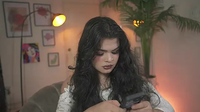 Snapshot of artechloe chatting on 11.29.25 artechloe online show from 11.29.25