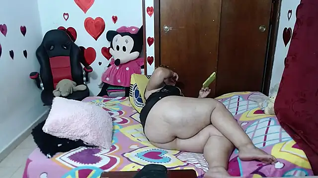 Snapshot of Britney-22 chatting on 02.19.25 Britney-22 online show from 02.19.25