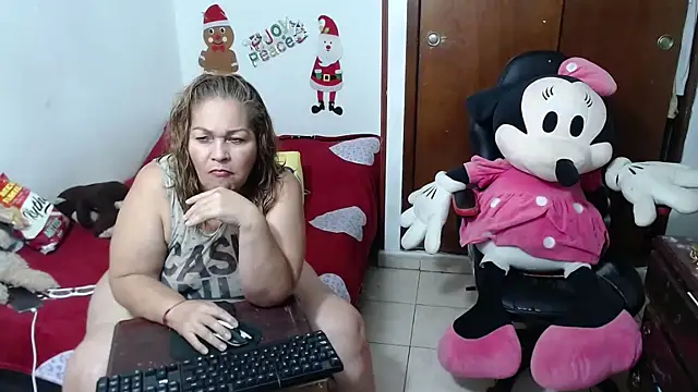 Snapshot of Britney-22 chatting on 12.03.25 Britney-22 online show from 12.03.25