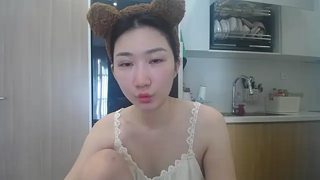 Snapshot of Asiagirll chatting on 05.27.26 Asiagirll online show from 05.27.26