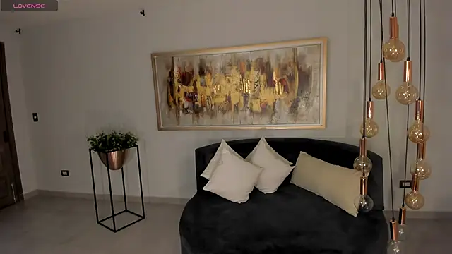 Snapshot of AbellaCroft chatting on 11.17.25 AbellaCroft online show from 11.17.25