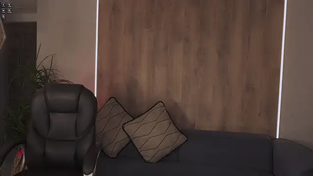 Snapshot of AbellaCroft chatting on 11.29.25 AbellaCroft online show from 11.29.25