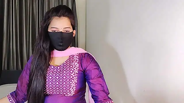YourLovelyQueen online show from 01.16.25