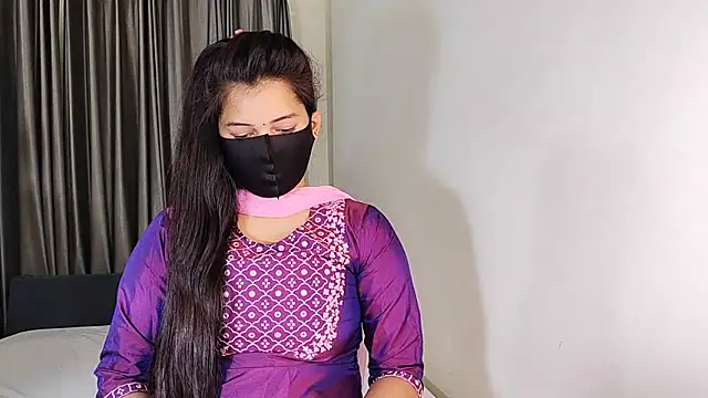 YourLovelyQueen online show from 01.16.25