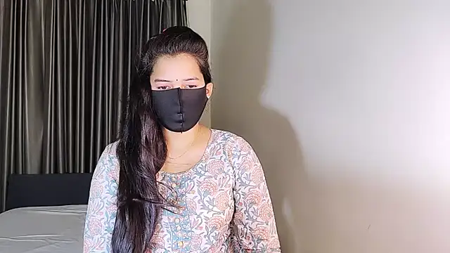 YourLovelyQueen online show from 03.04.25