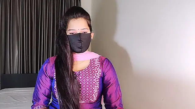 YourLovelyQueen online show from 03.05.25