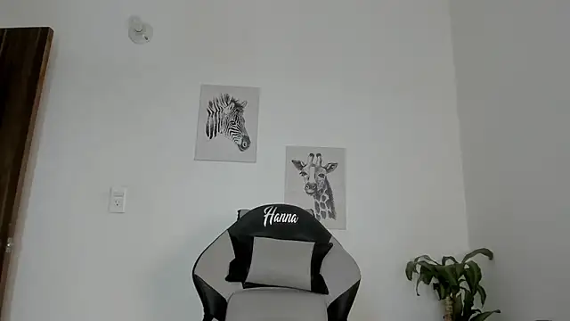 Snapshot of Hanna_Risso chatting on 09.11.25 Hanna Risso online show from 09.11.25