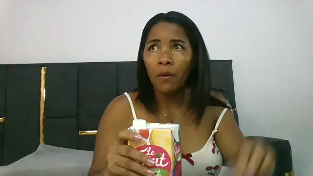 Snapshot of aleixane chatting on 10.18.25 aleixane online show from 10.18.25