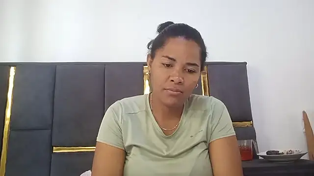 Snapshot of aleixane chatting on 04.24.26 aleixane online show from 04.24.26