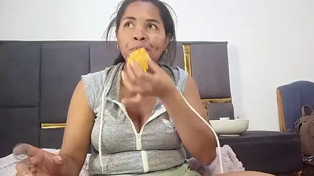 Snapshot of aleixane chatting on 05.16.26 aleixane online show from 05.16.26