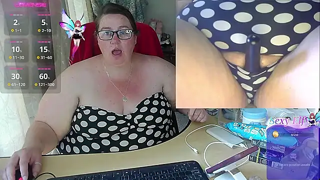 Snapshot of Iceprincess2bad4u chatting on 12.08.24 Iceprincess2bad4u online show from 12.08.24