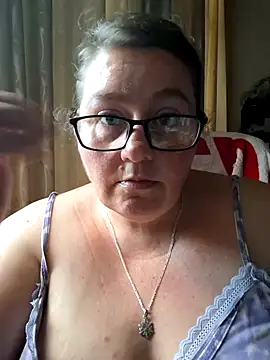 Snapshot of Iceprincess2bad4u chatting on 12.22.24 Iceprincess2bad4u online show from 12.22.24