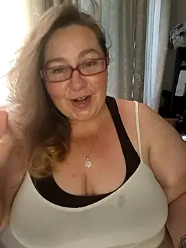 Snapshot of Iceprincess2bad4u chatting on 02.26.25 Iceprincess2bad4u online show from 02.26.25