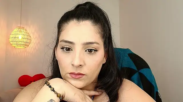 Snapshot of YummyAnna_ chatting on 11.14.25 YummyAnna online show from 11.14.25