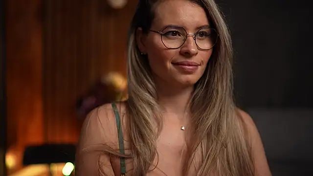 Snapshot of BrandyWhite chatting on 03.06.25 BrandyWhite online show from 03.06.25