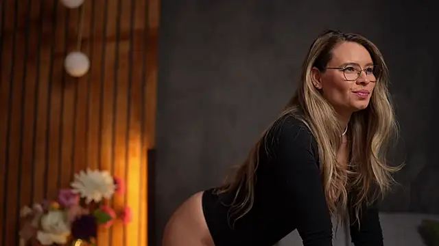 BrandyWhite online show from 02.04.26